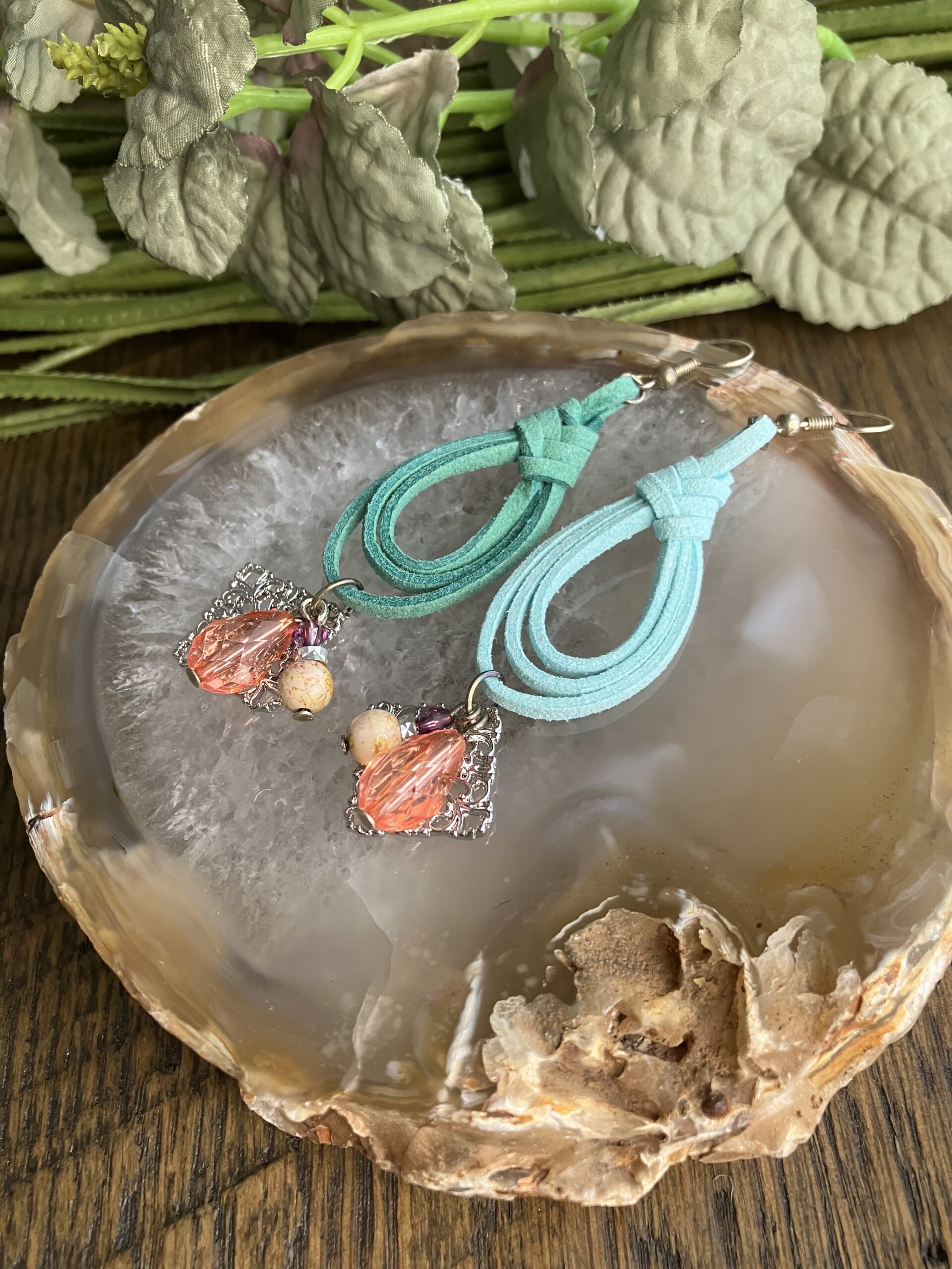 グリーンカラー紐編み ドロップビジューピアス｜商品 | ハンドメイド